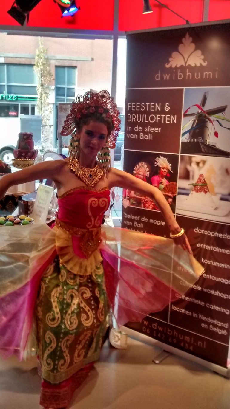 DwiBhumi Balinese dans bruiloften bedrijfsfeesten Ijssalon Capri Pasar Keliling Theater De Vaillant in Den Haag