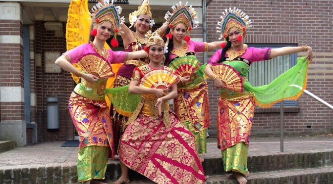 Balinese dans van DwiBhumi op Bronbeek