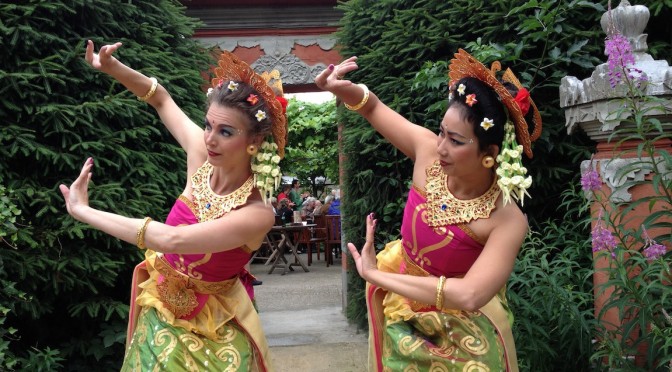 1 augustus Benefiet voor Balinese vogel in Taman Indonesia met Balinese dansen van DwiBhumi