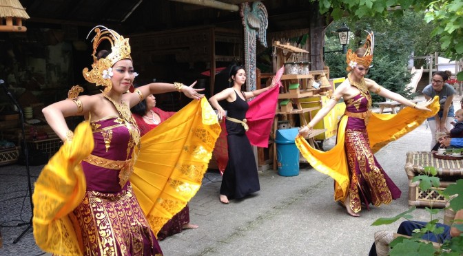 Workshops Balinese dans voor Begawan Foundation in Taman Indonesia